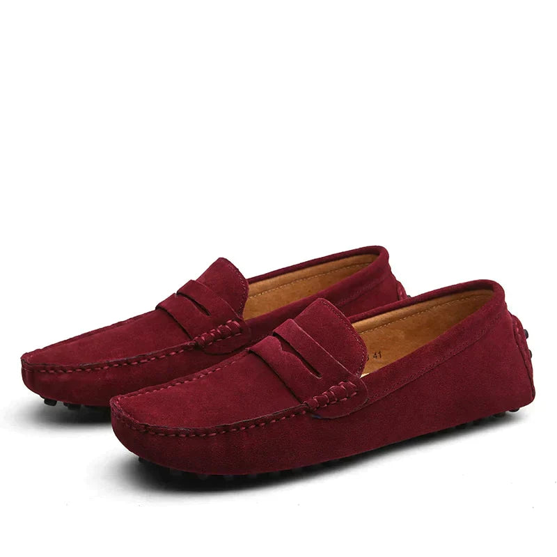 Klassiske slip-on loafers til mænd. Alsidige fritidssko, der også passer til et elegant look.