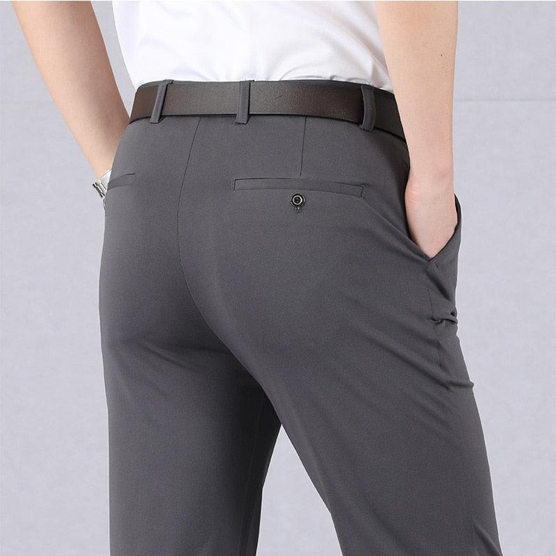 Detalje af linning: Smarte herre stretchbukser. Sikrer optimal komfort og god pasform. Elegante herrebukser.