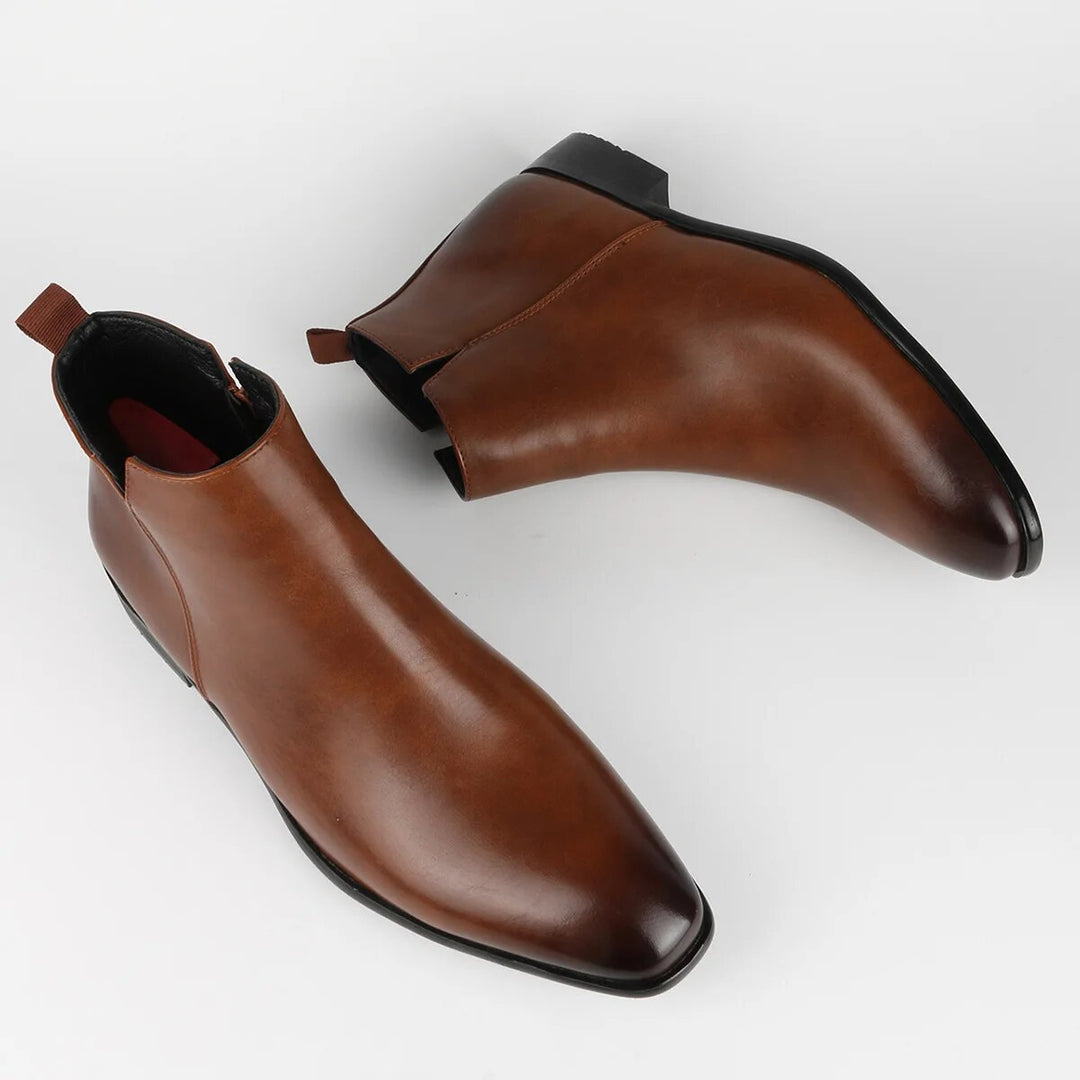 "Elegante herrestøvler i brun læder, klassisk design, raffineret finish, perfekt til både formelle og afslappede lejligheder.