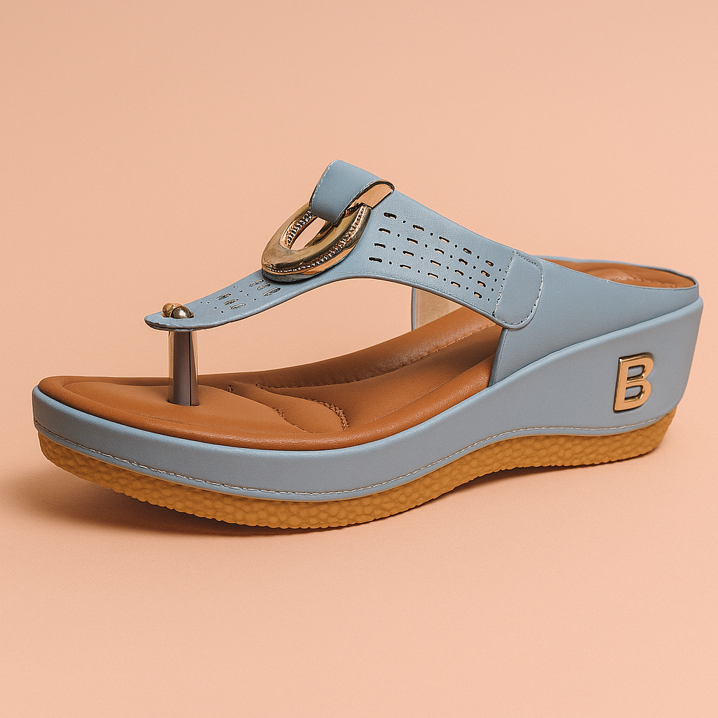 Chikke kilehælsandaler til kvinder med elegant spænde. Komfortable damesandaler, der løfter sommerstilen.