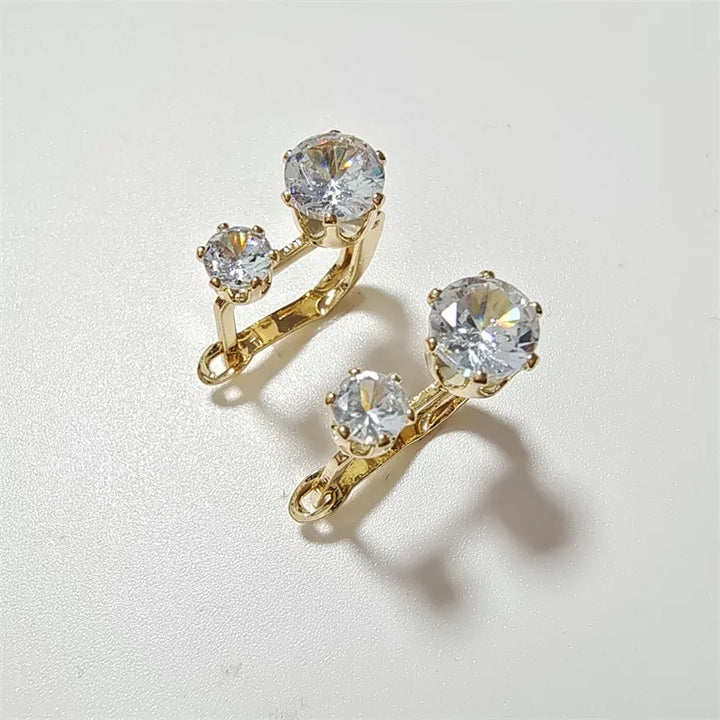 Luksuriøse vedhængsøreringe i guld med funklende krystal til kvinder. Ideel gave eller til glamourøse anledninger.