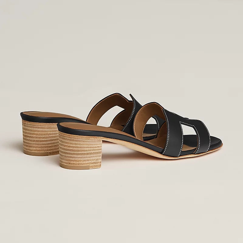 Alsidige kvinders slip-on sandaler: åben tå, komfortabel mellemhøj hæl. Stilfulde dame fodtøj, perfekte til sommer.