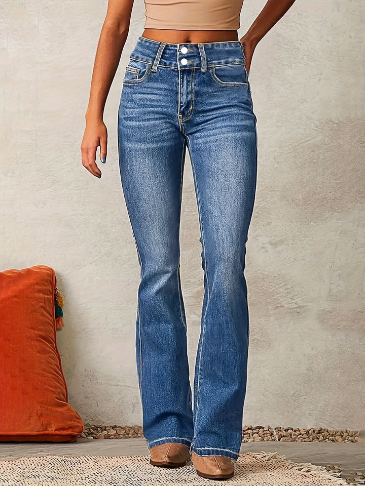 Elegante slim fit flare damejeans i mørkeblå denim. Perfekt til både hverdag og fest. Komfortabel pasform.