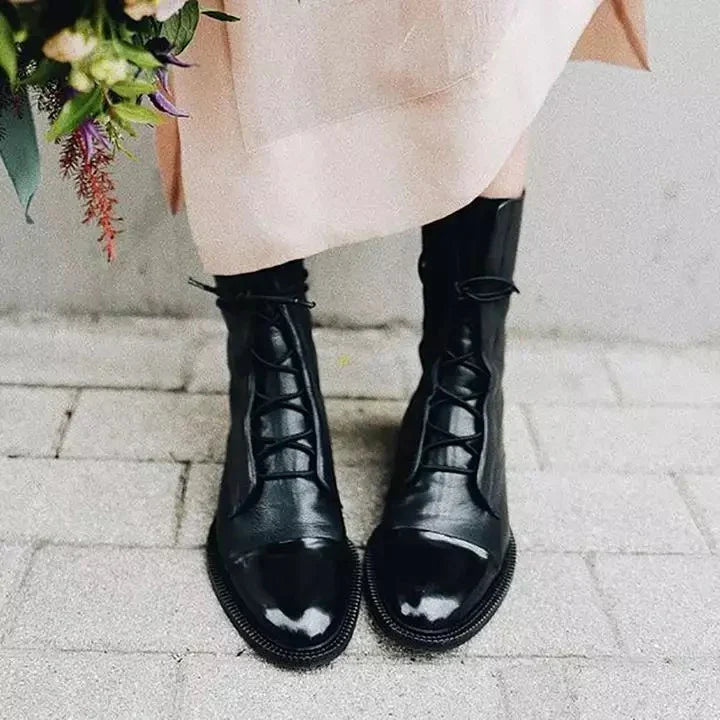 Elegante sorte Valentina dame snørestøvler. Stilfulde og komfortable med rund tå; perfekte til efterår/vinter.