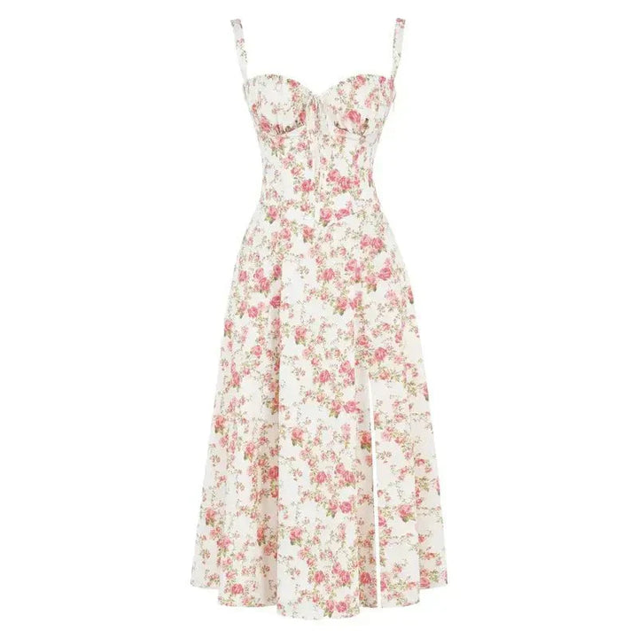 Elegante talje-kjole i champagnefarve med bustier-design og forførende sideslids, ideel til sommerens fester.