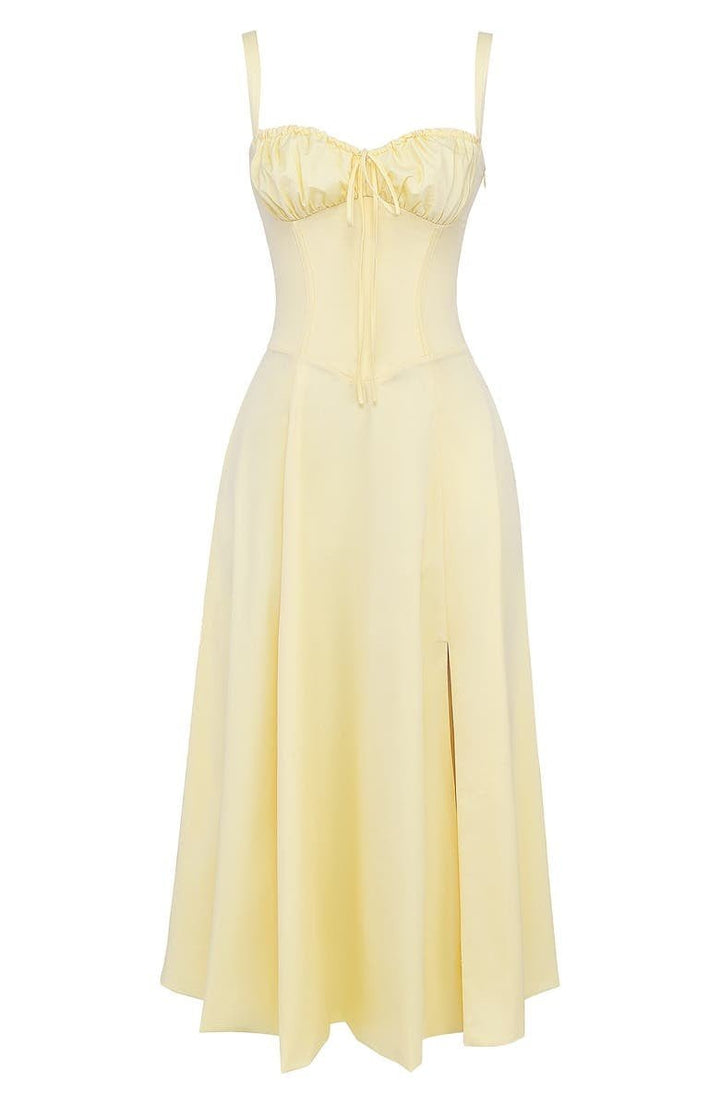 Elegante talje-kjole i champagnefarve med bustier-design og forførende sideslids, ideel til sommerens fester.