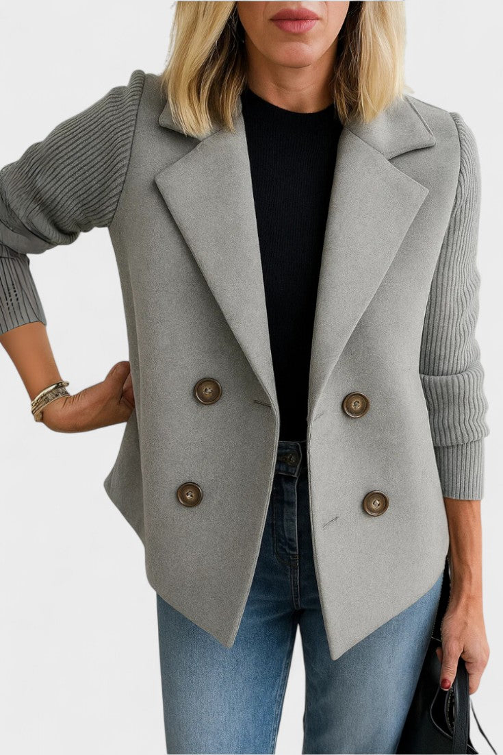 Moderne Elena efterårsblazer for kvinder, kombinerer stil, komfort og elegance i en jakke.