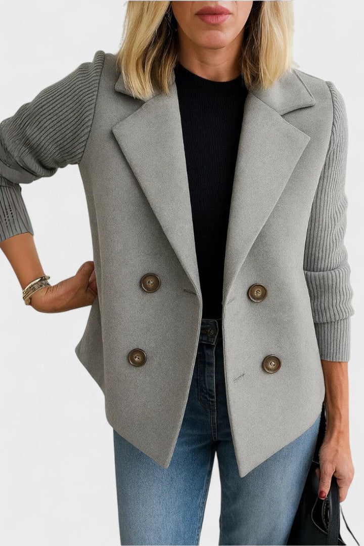 Moderne Elena efterårsblazer for kvinder, kombinerer stil, komfort og elegance i en jakke.