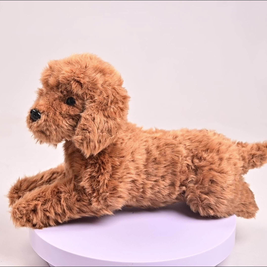 Et sødt, blødt plysdyr: hund bamse, en kærlig sovekammerat for børn.