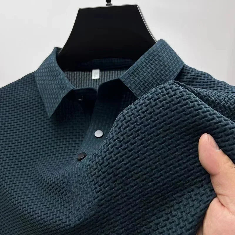 Stilfuld herre polo t-shirt, perfekt til casual sommerdage med komfort og elegance i fritidsmode.
