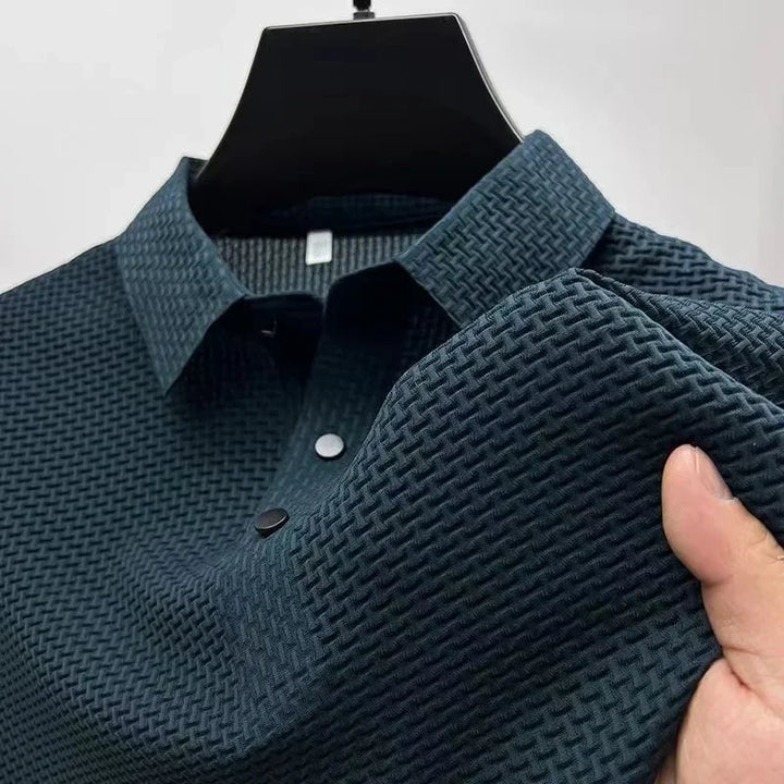 Stilfuld herre polo t-shirt, perfekt til casual sommerdage med komfort og elegance i fritidsmode.