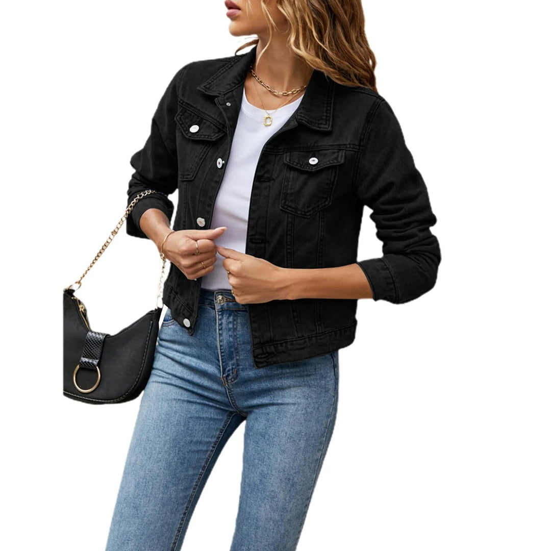Sort denimjakke til kvinder, en moderne og casual jakke med klassisk look.