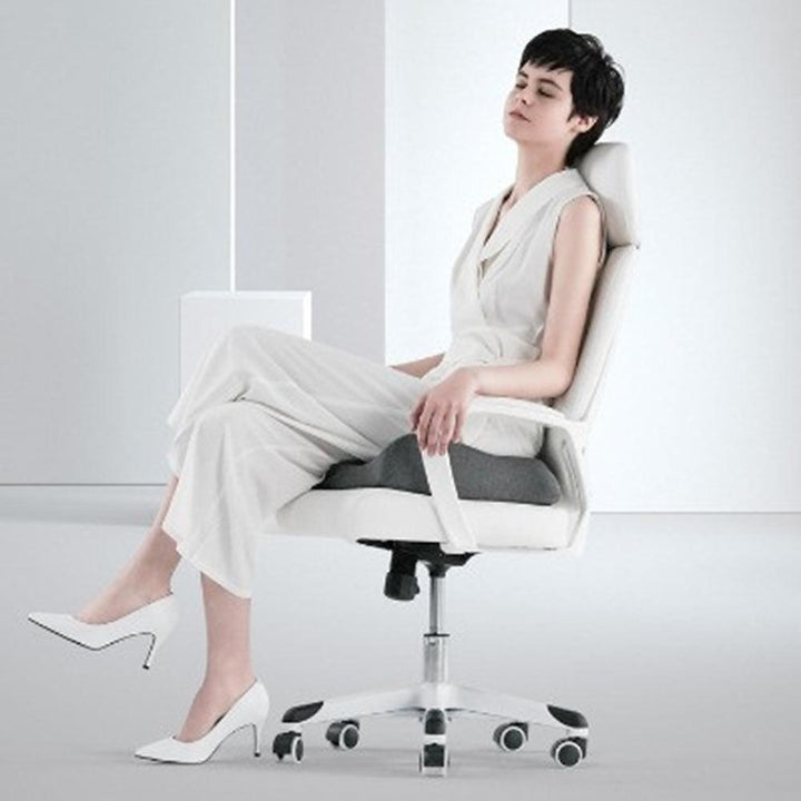 VezaSeat ergonomisk siddekude med udskæring til haleben. Giver trykaflastning og komfort på alle stole.