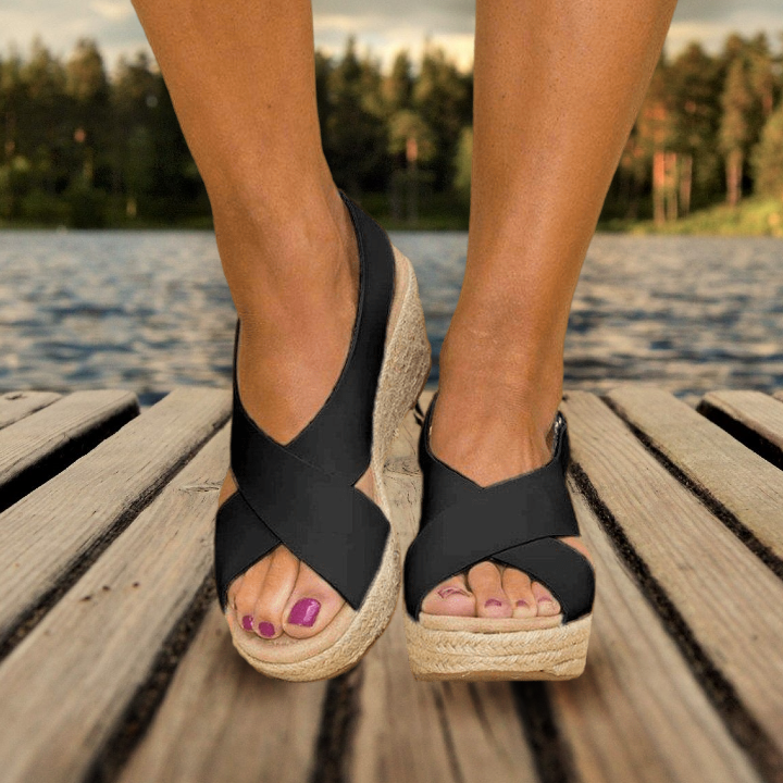 Ergonomiske, komfortable sandaler med støddæmpende indersål og justerbare remme i moderne design til kvinder.