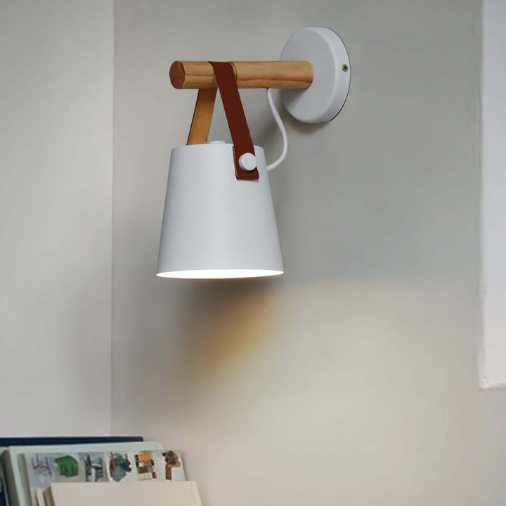 Konisk Væglampe i Træ med LED | Skandinavisk Design