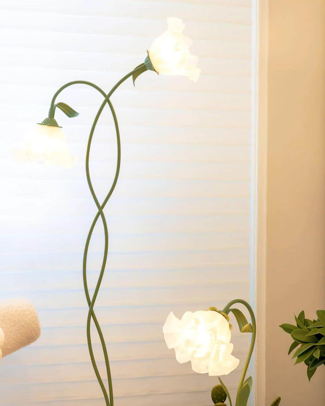Elegant Blomster Gulvlampe i Mat Grøn