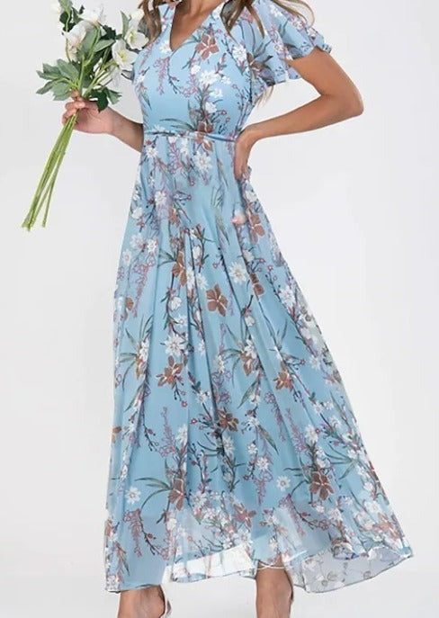 "Farverig blomsterprint sommerkjole for kvinder, let og åndbart stof, perfekt til forår og sommerdage."