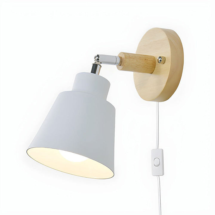 "Farverig væglampe i træ og jern, 10cm, med livlige nuancer og moderne design, perfekt til indbydende hjemmets belysning."