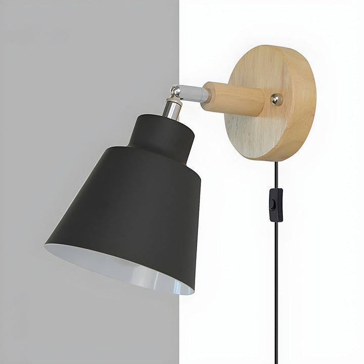 "Farverig væglampe i træ og jern, 10cm, med livlige nuancer og moderne design, perfekt til indbydende hjemmets belysning."
