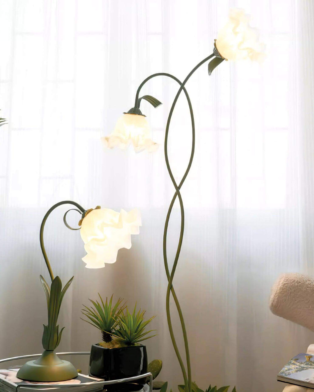 Elegant Blomster Gulvlampe i Mat Grøn