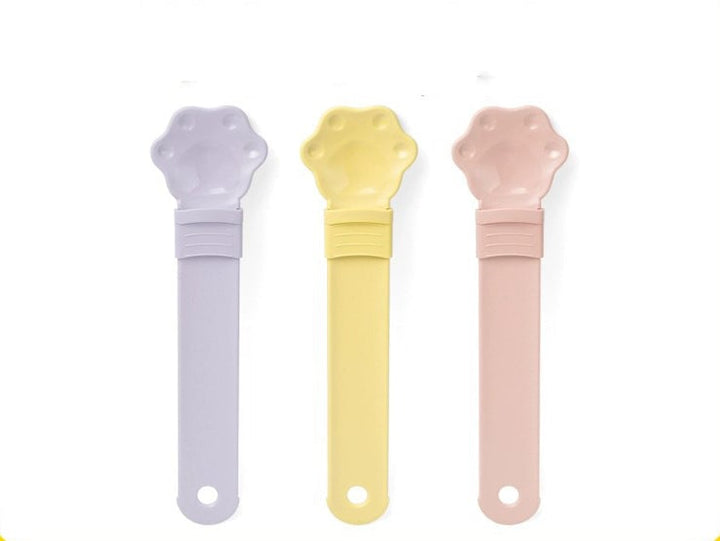 Hvid FelineEase foderske for katte, der gør fodring hygiejnisk og ubesværet. Must-have tilbehør.