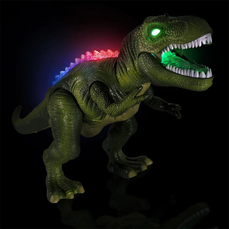 Et barn leger glædeligt med fjernbetjent dinosaur legetøj, interaktiv underholdning indendørs.