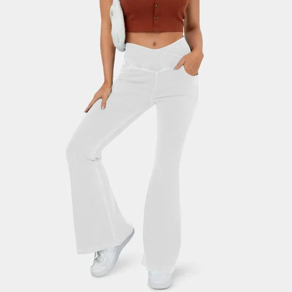 Kvindejeans i strækdenim med flatterende højtalje, designet for optimal bevægelsesfrihed og stil.