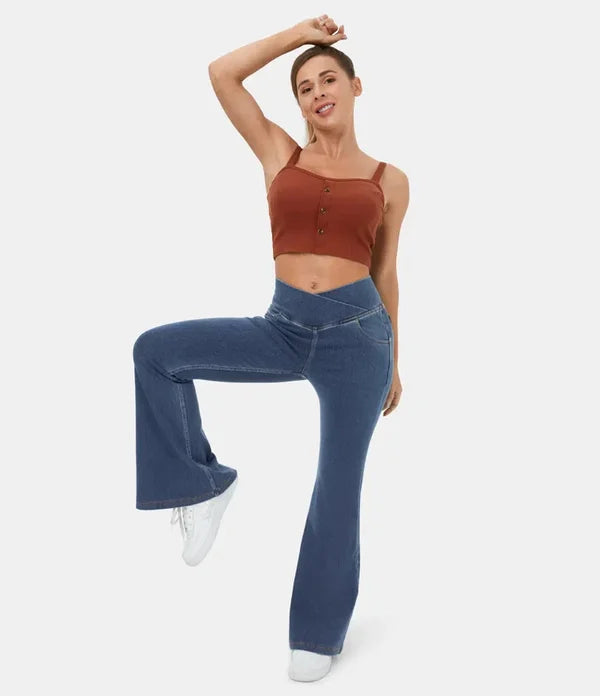 Tætsiddende højtaljede strækjeans, der giver en moderne og komfortabel pasform for kvinder.