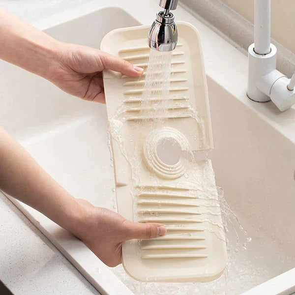Innovativ silikone drænmåtte, et must-have køkkenudstyr til en tør vaskeområde.