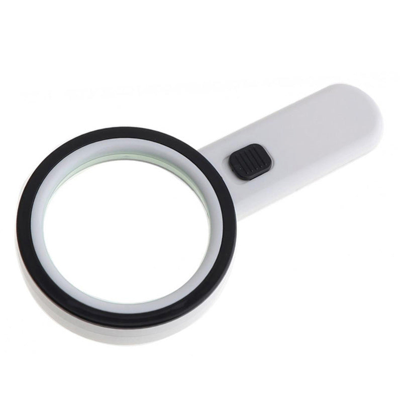 Nærbillede af FocusLite forstørrelsesglas' linse og LED-lys, viser 30x zoom funktion. Optimal lup.