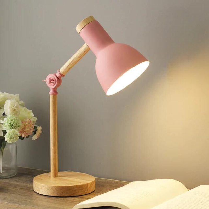 Alsidig foldbar bordlampe med blødt LED lys. Perfekt til hjemmet, skaber ro og en hyggelig atmosfære.