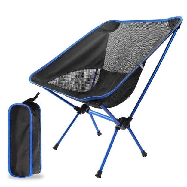 "Foldbar UltraLightChair i letvægtigt design, perfekt til camping og udendørsbrug, blå netstof og robuste stålstænger."