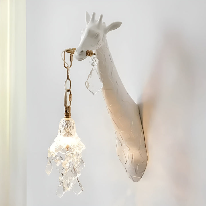 Girafformet LED væglampe i trælook til børneværelse. Kreativ og dekorativ belysning.