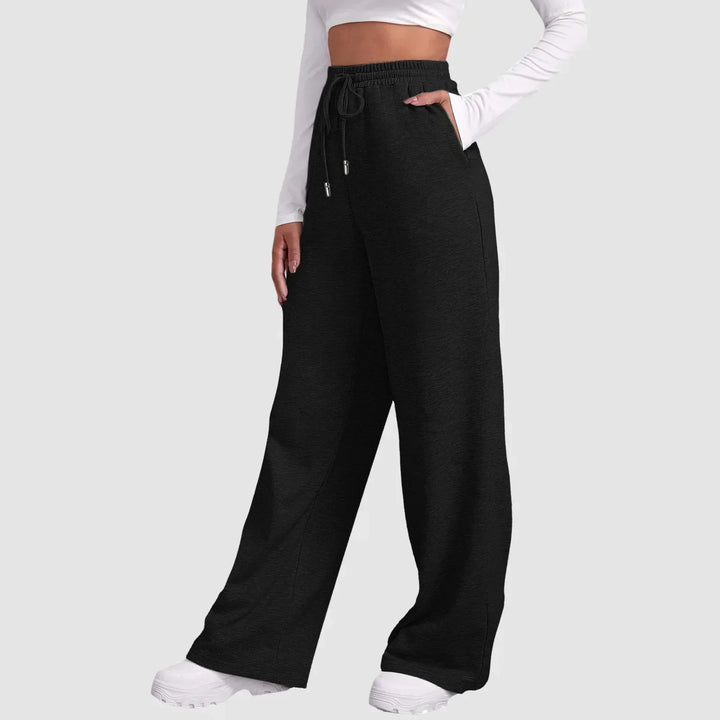 Trendy hvide dame sweatpants med høj talje og brede ben. Ultimativ komfort og stil til din athleisure garderobe.