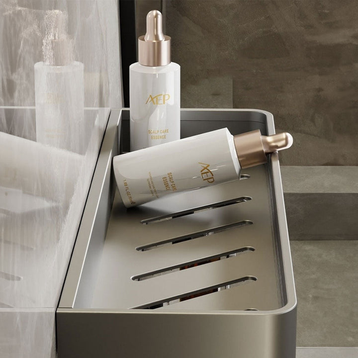 Elegant grå hylde til badet, tilbyder stilfuld opbevaring og organiserer dine ting effektivt.