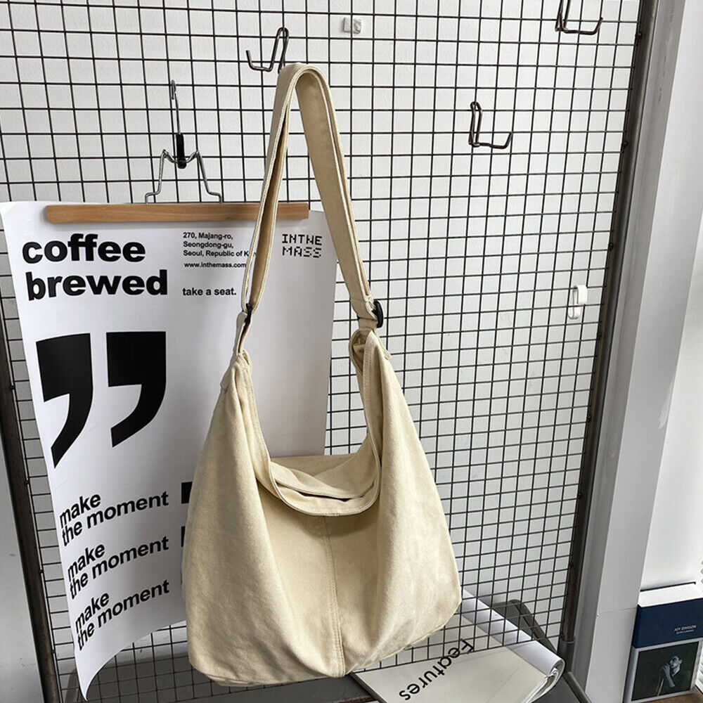 Sort slidstærk skuldertaske for kvinder med justerbar rem, perfekt som organiseret crossbody-taske.