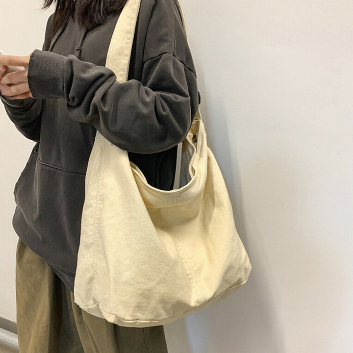 Elegant hvid crossbody-taske til kvinder med justerbar rem, praktisk og stilfuld til alle lejligheder.