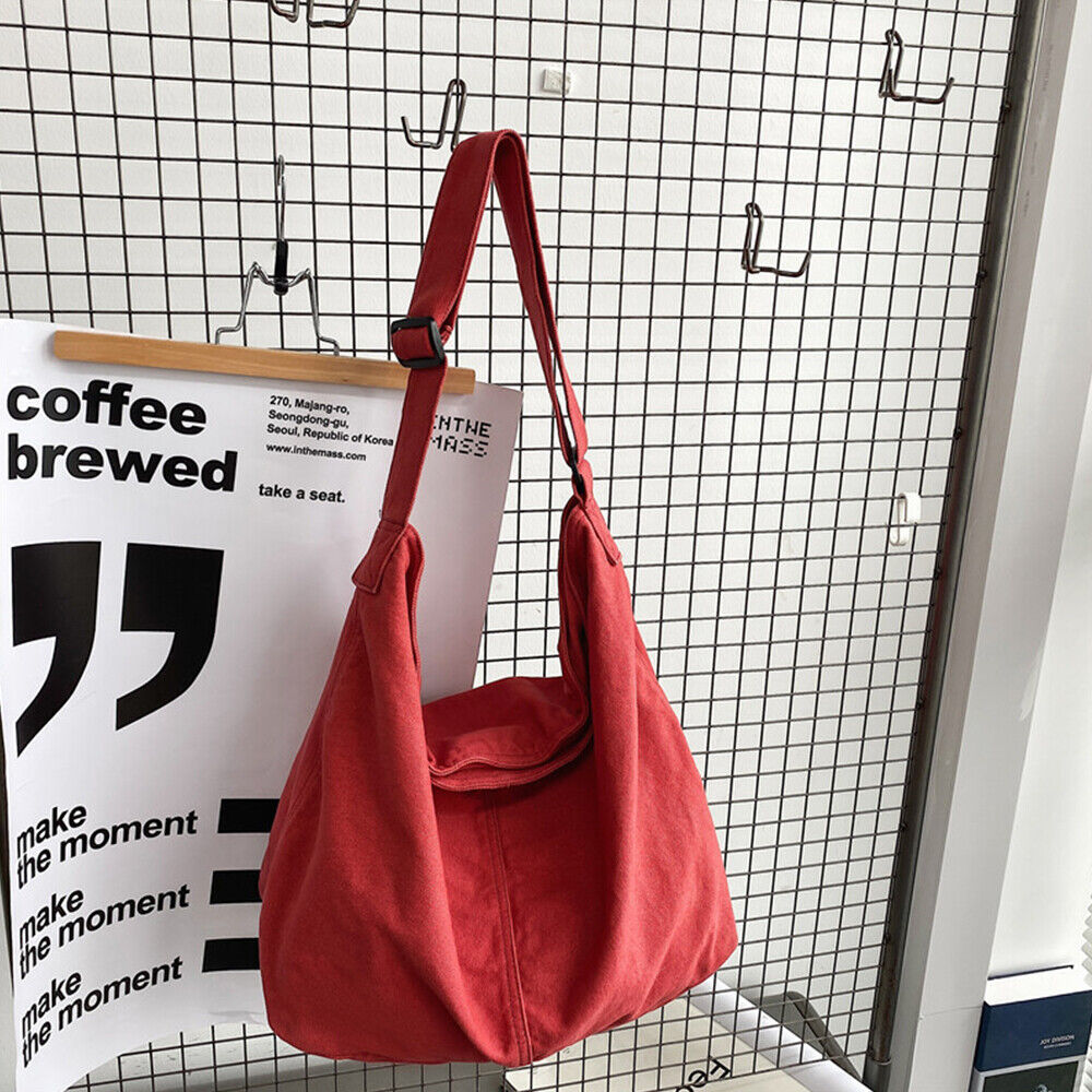 Fleksibel crossbody-taske til kvinder med justerbar rem; slidstærk og rummelig, perfekt til rejse og hverdag.