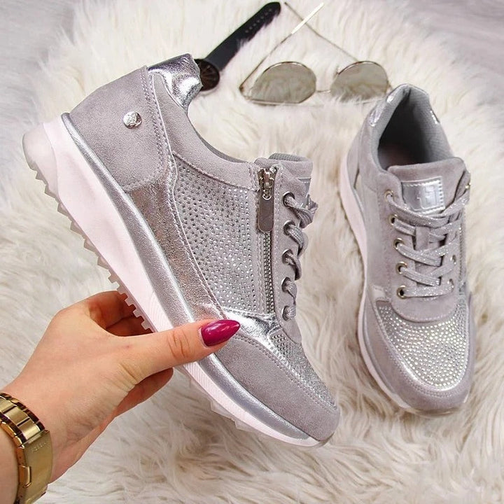 Beige dame sneakers, ortopædiske og ergonomiske, ideelle til lange gåture.