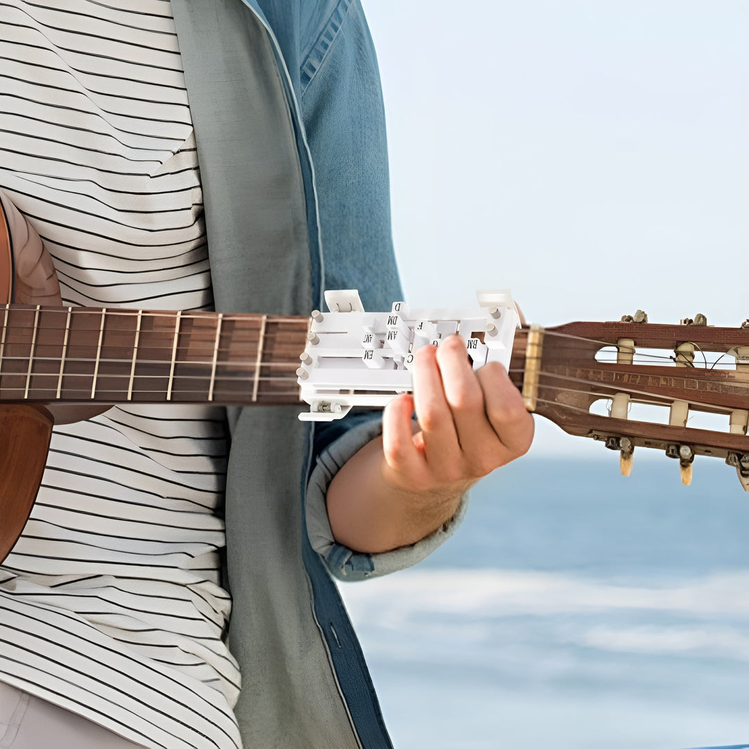 Akkordtræner for guitar. Nemt guitarudstyr til muskelhukommelse og hurtiglæring for nybegyndere.