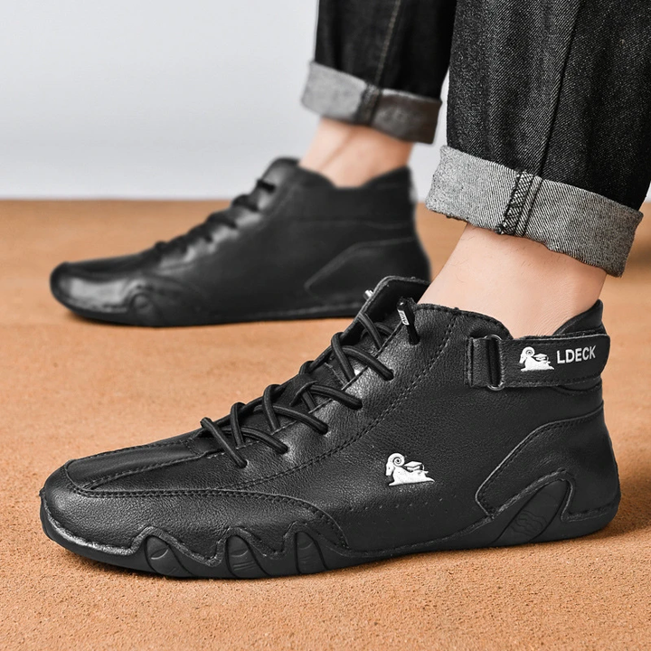 Håndlavede high-top herresneakers i italiensk design, sort. Komfortable og stilfulde fritidssko til mænd.