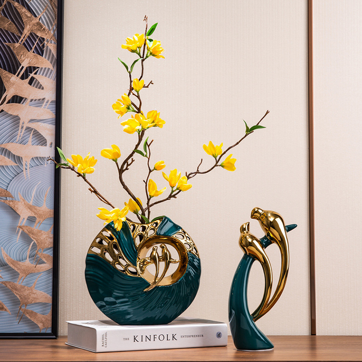 Unik gaveidé: Håndlavede Love Birds figurer i guld og smaragdgrøn, moderne kunst til hjemmet.