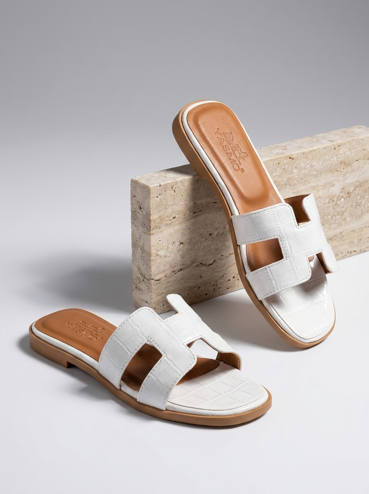Helena damer slippers: Stilfulde flade sko, perfekt til hverdagsbrug.