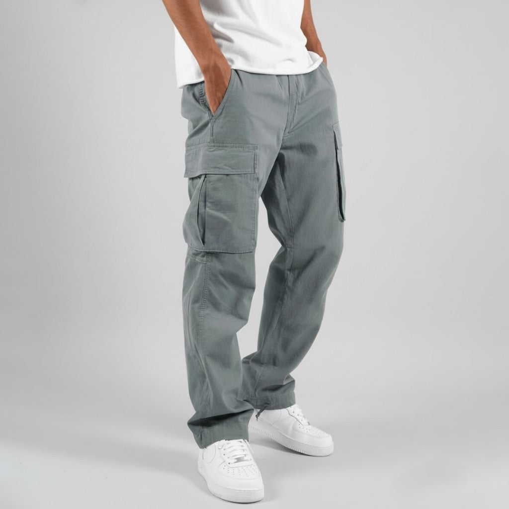Herre cargobukser med løs pasform og funktionelle sidelommer, perfekt til en afslappet urban stil.