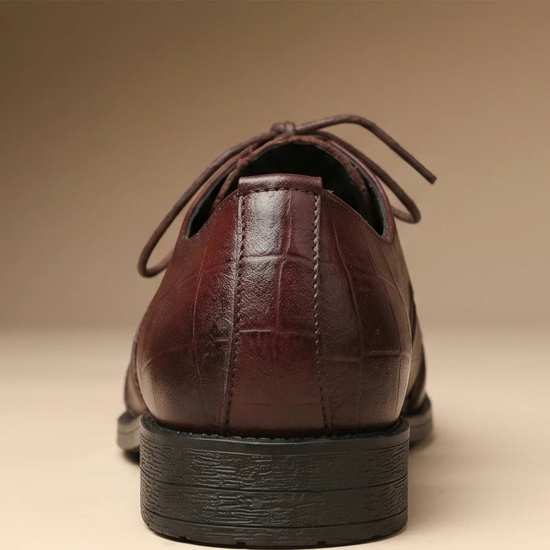 Herre fisherman sandaler fra en skrå vinkel, der fremhæver det klassiske design og de beskyttende lukkede tær.