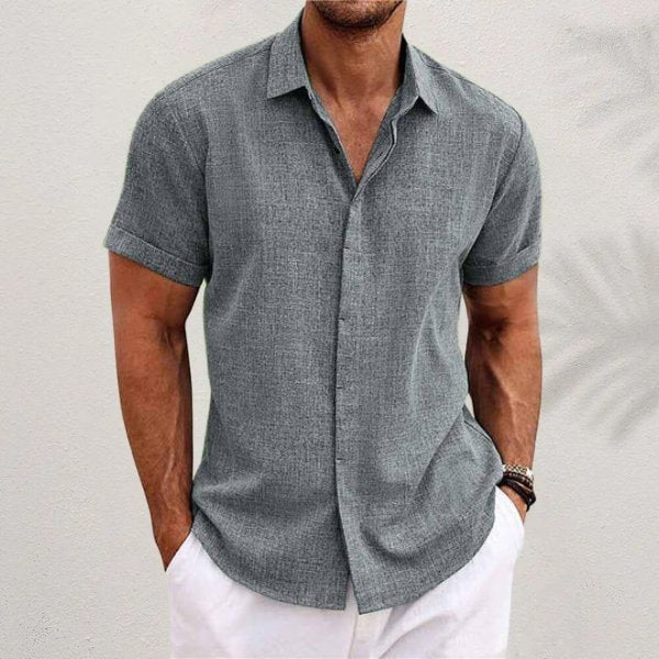 Stilfuld kortærmet herreskjorte regular fit. Casual mænds mode, perfekt til sommer og hverdag. Komfortabel fritidsskjorte.