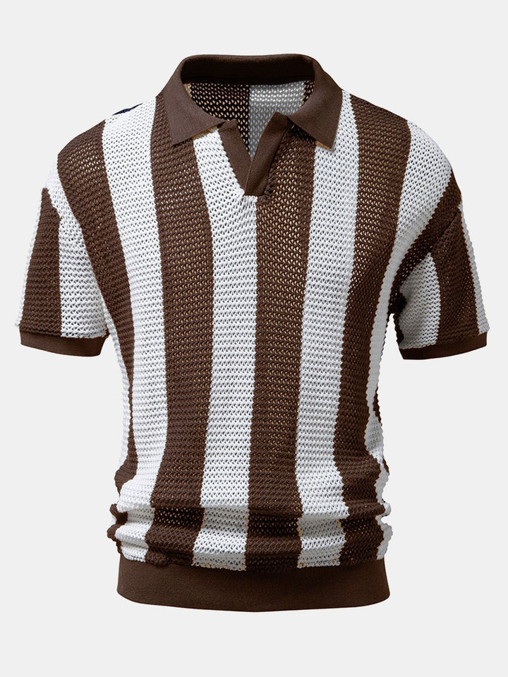 Grøn herre poloshirt med V-hals og stilfulde striber, åndbar og afslappet retro stil.