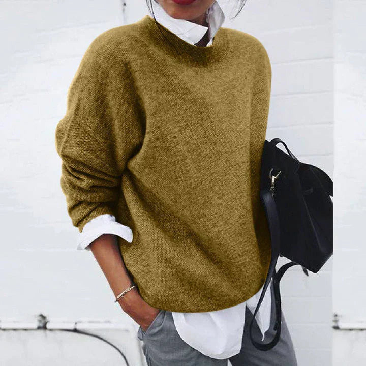 Afslappet herre striktrøje med rund hals. Blød og varm oversized strik til stilfuld hverdag.