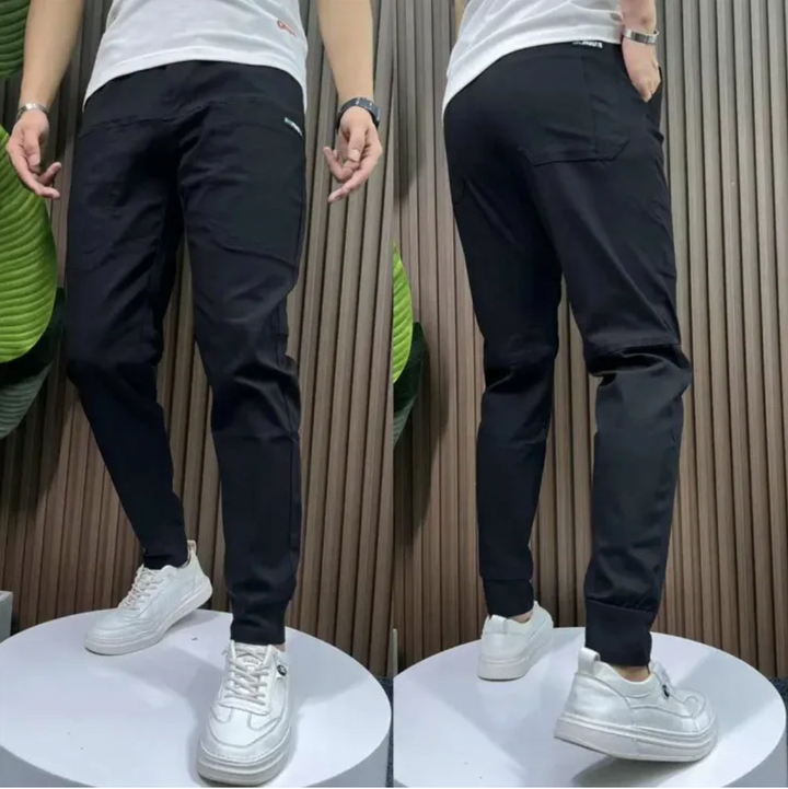 Stilfulde khaki skinny cargobukser til mænd med stretch. Moderne modebukser med mange lommer og god komfort.