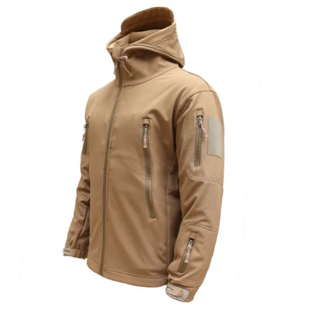 "Herre softshell-jakke, vindtæt og vandtæt, med termisk fleeceforing og moderne udendørs design i sort."